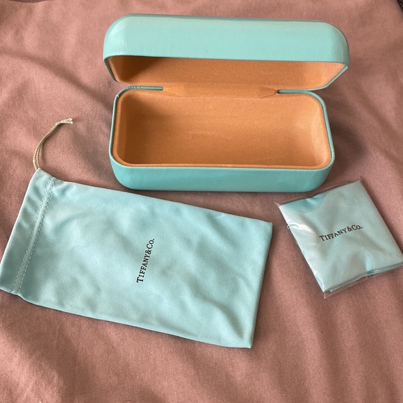 Oversized hard shell Tiffany & Co. Sunglasses case - Picture 2 of 3